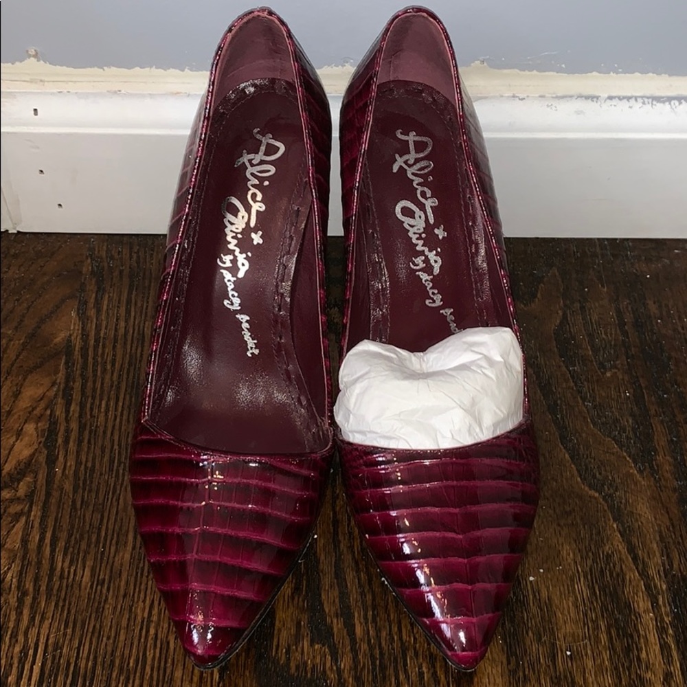 Alice and Olivia Burgundy Snake Skin Pumps size 36